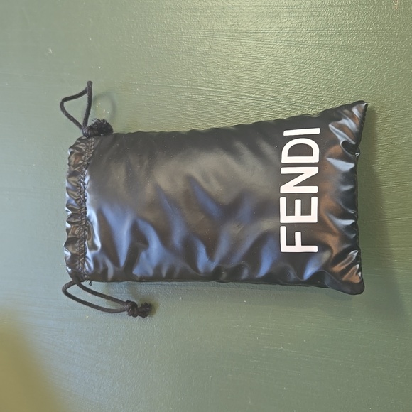 Fendi authentic sunglasses - Picture 10 of 10